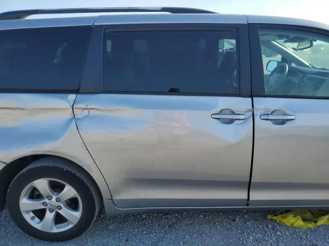 2011 TOYOTA SIENNA LE