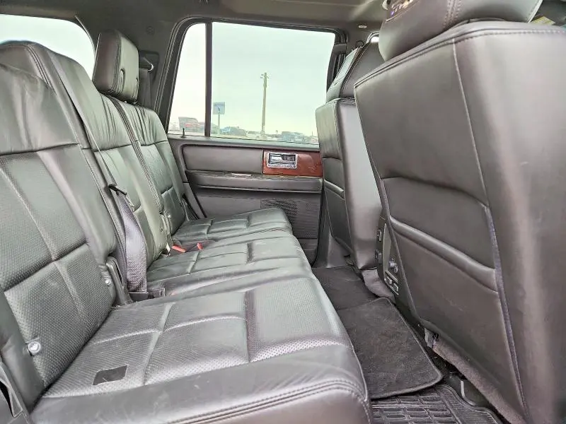 2011 LINCOLN NAVIGATOR   