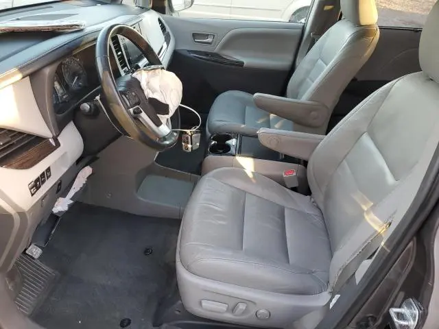 2016 TOYOTA SIENNA XLE  