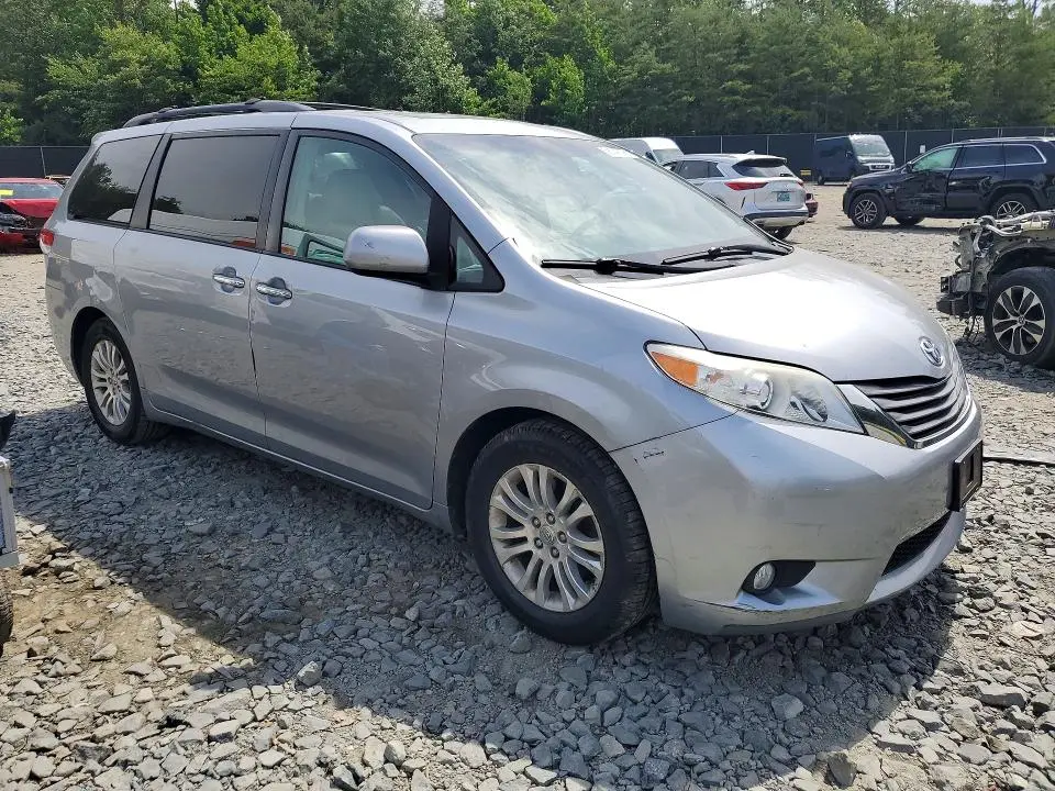 2011 TOYOTA SIENNA XLE 8-PASSENGER  