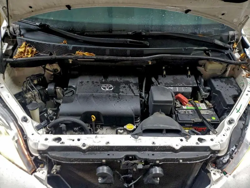 2011 TOYOTA SIENNA LE  