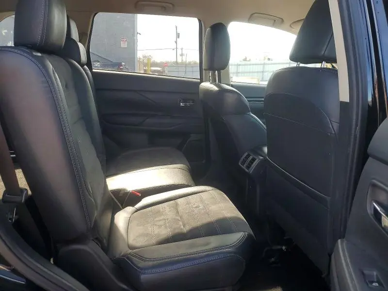 2019 MITSUBISHI OUTLANDER SE  