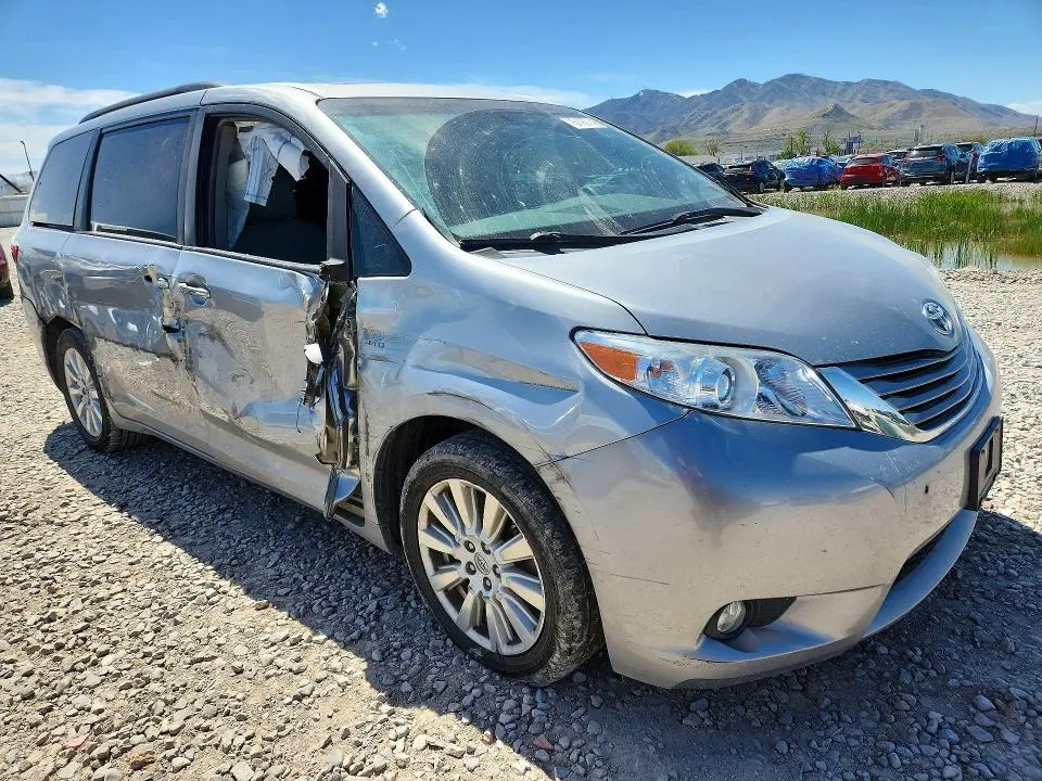 2017 TOYOTA SIENNA XLE PREMIUM 7-PASSENGER  