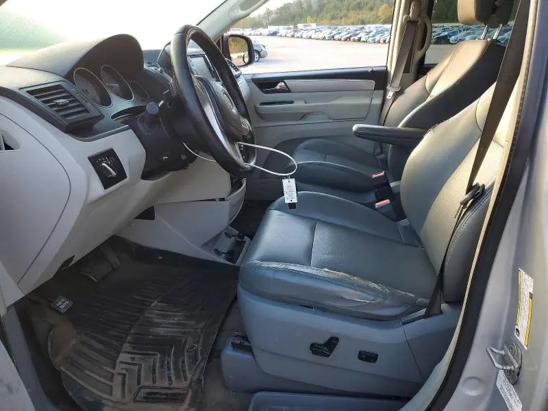 2011 VOLKSWAGEN ROUTAN SE  