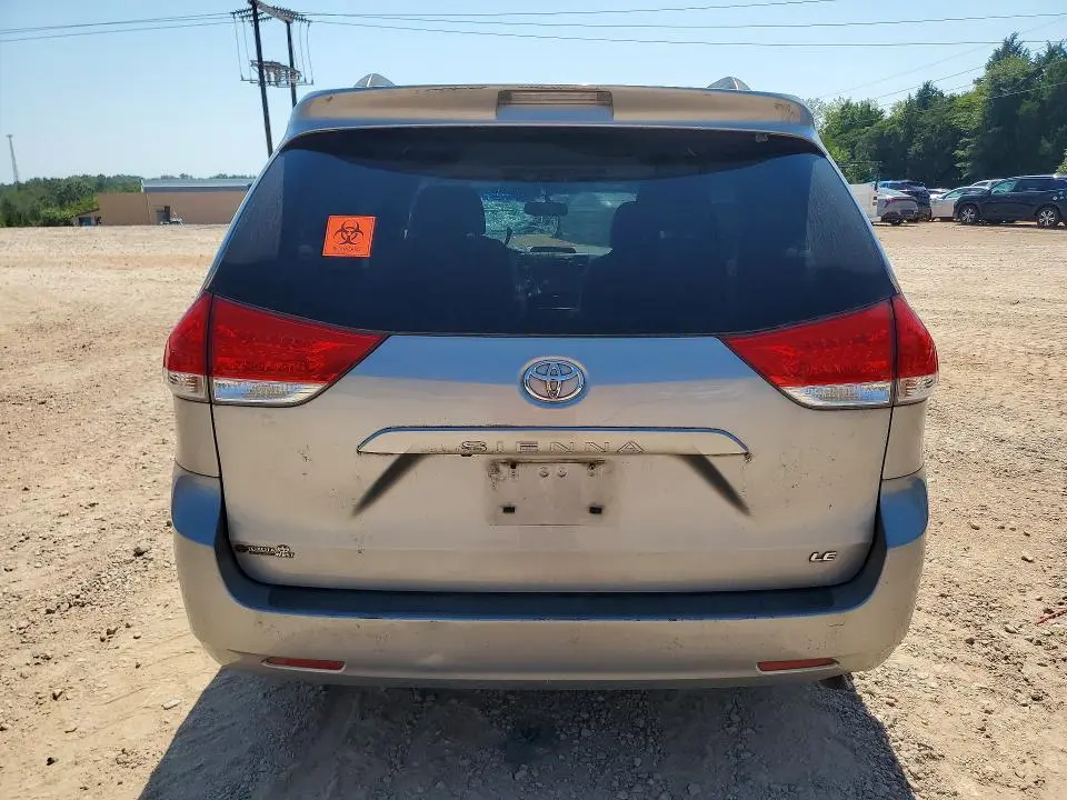 2013 TOYOTA SIENNA LE  