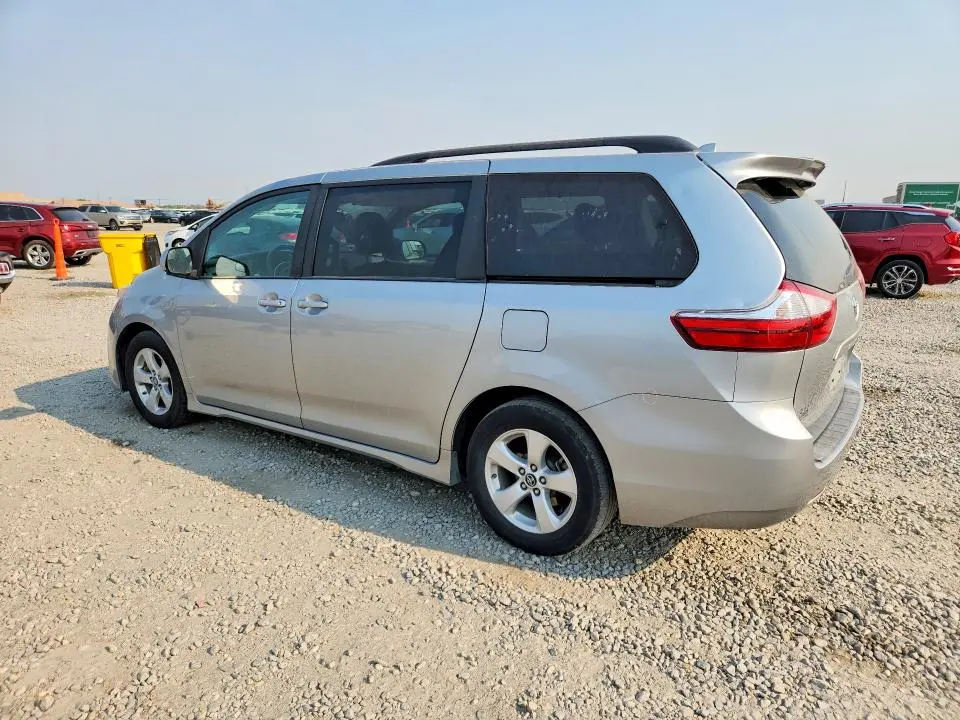 2019 TOYOTA SIENNA LE  