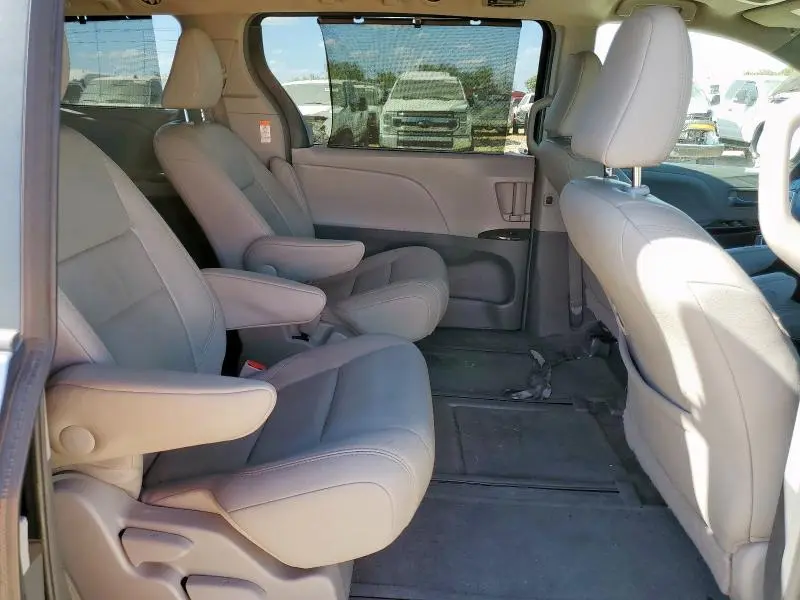 2015 TOYOTA SIENNA XLE  