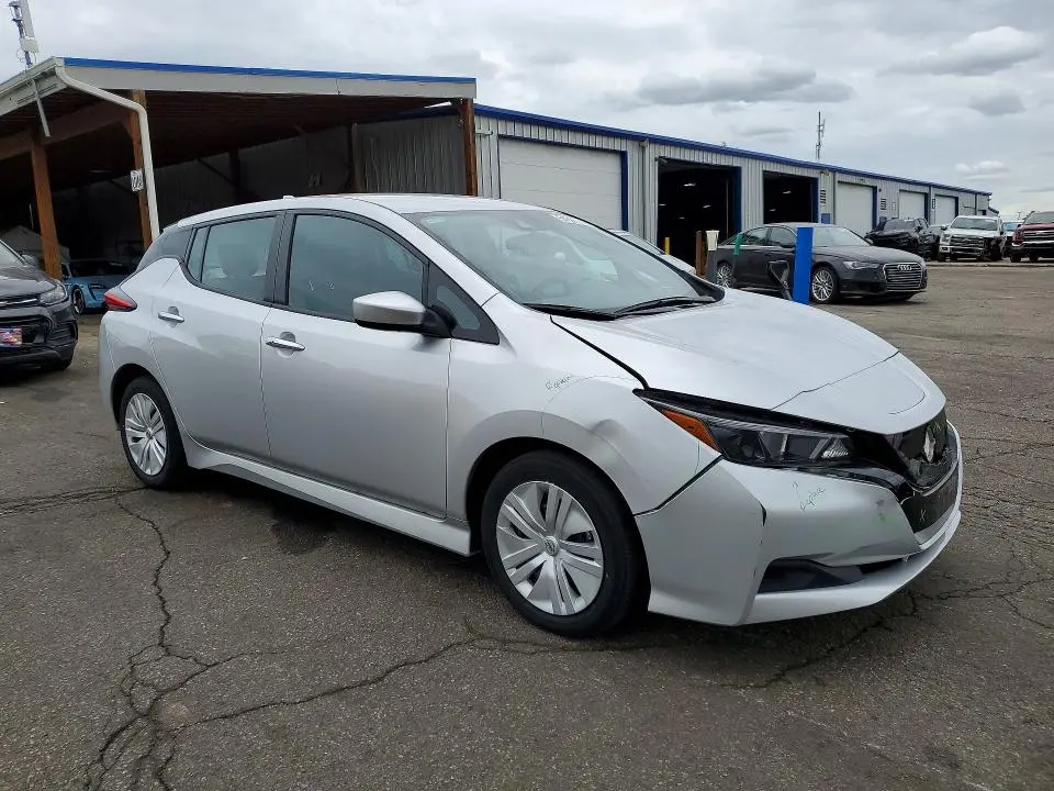 2025 NISSAN LEAF   