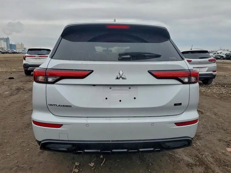 2024 MITSUBISHI OUTLANDER SE  