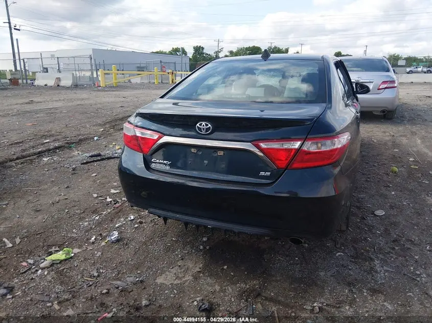 2015 TOYOTA CAMRY SE