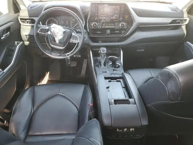 2022 TOYOTA HIGHLANDER XLE  