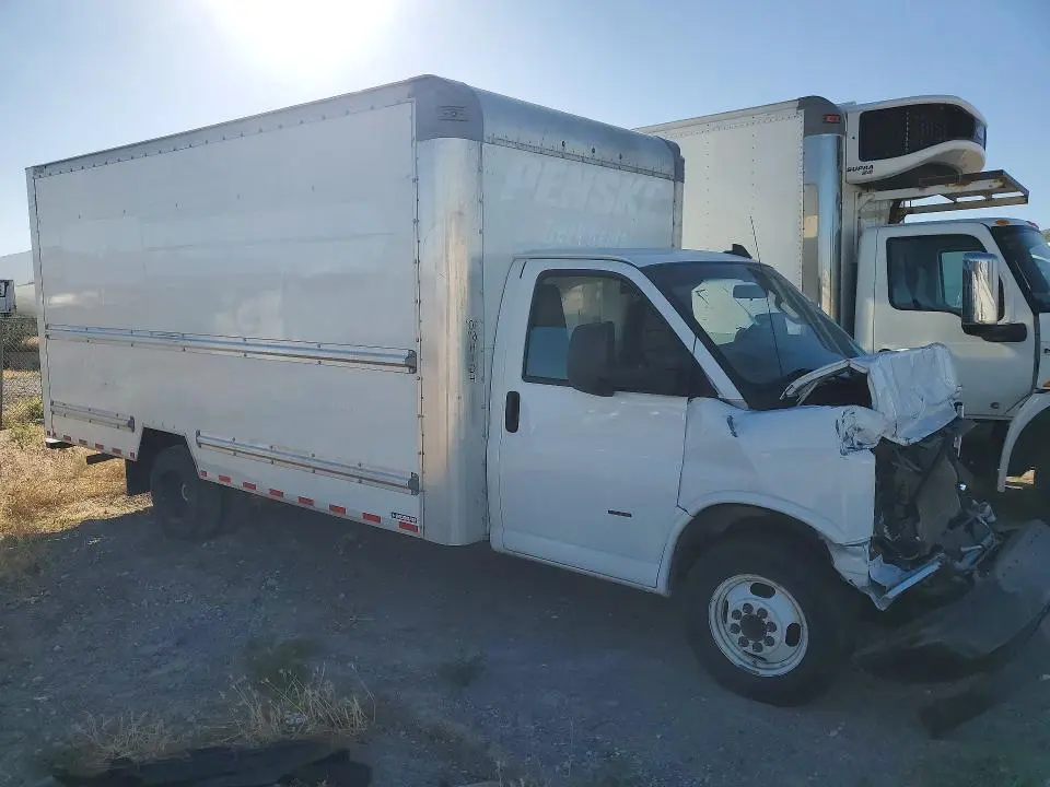 2022 GMC SAVANA BOX TRUCK