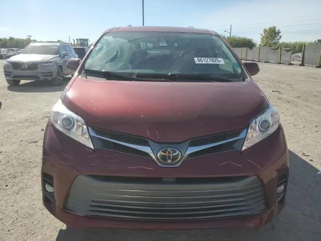 2018 TOYOTA SIENNA XLE