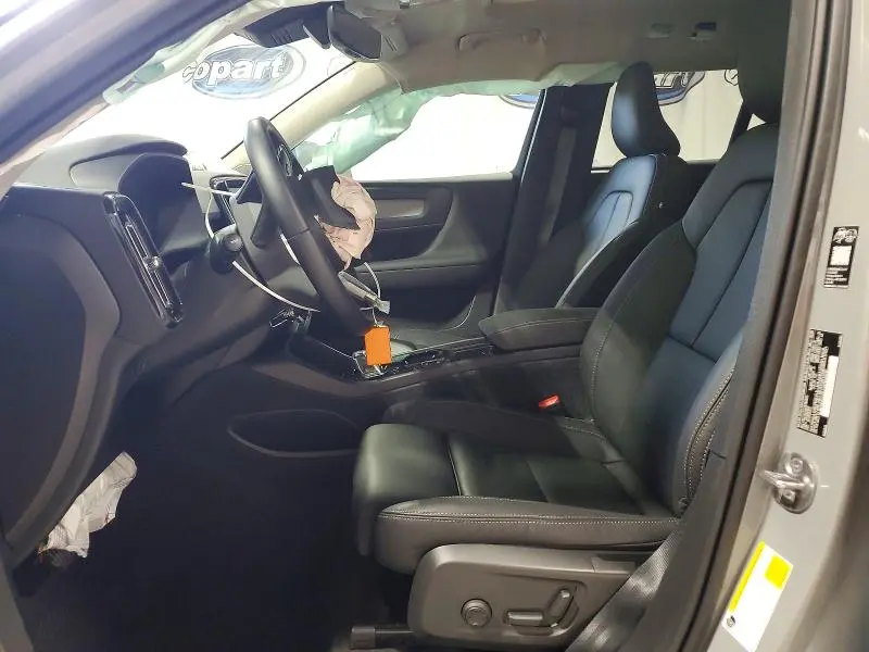 2026 VOLVO XC40 PLUS  