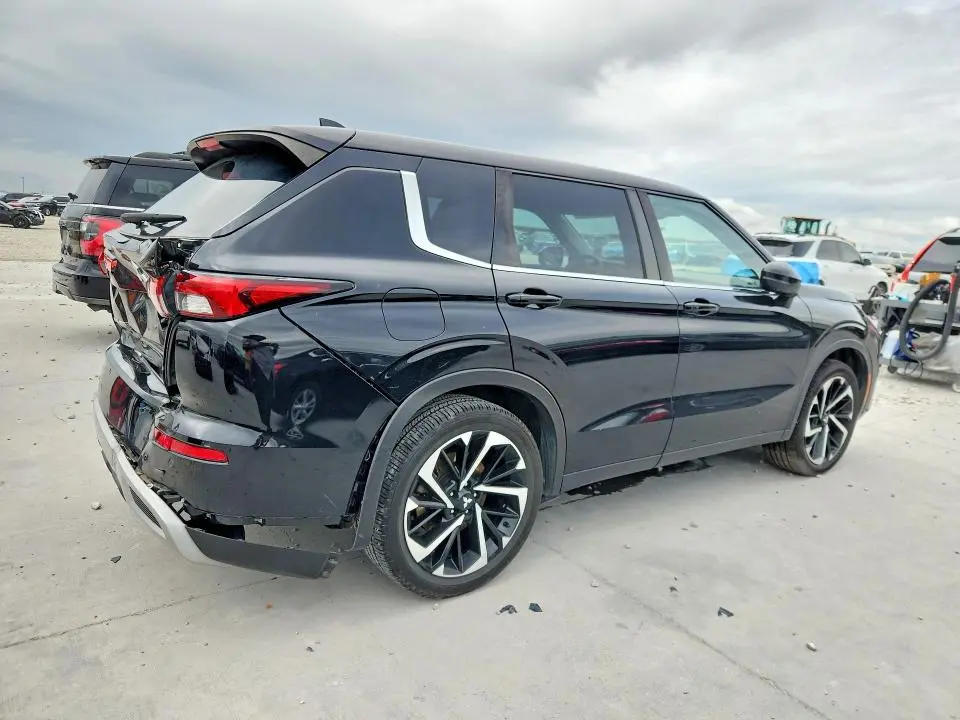 2022 MITSUBISHI OUTLANDER SE  