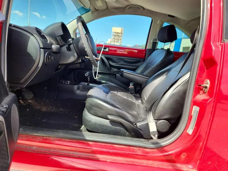 2010 VOLKSWAGEN NEW BEETLE   