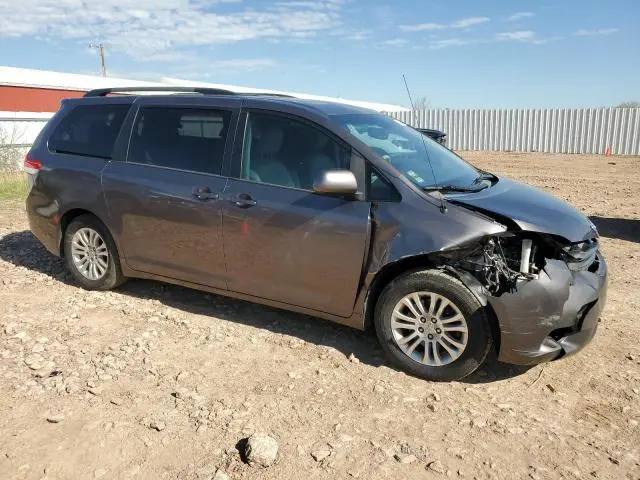 2013 TOYOTA SIENNA XLE  