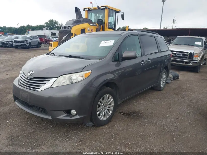2017 TOYOTA SIENNA XLE 8 PASSENGER
