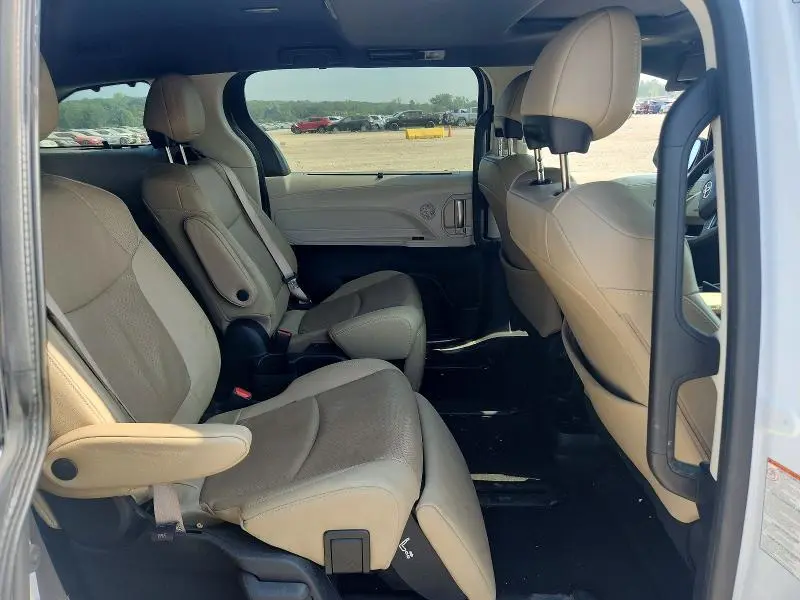 2022 TOYOTA SIENNA LIMITED 7-PASSENGER  