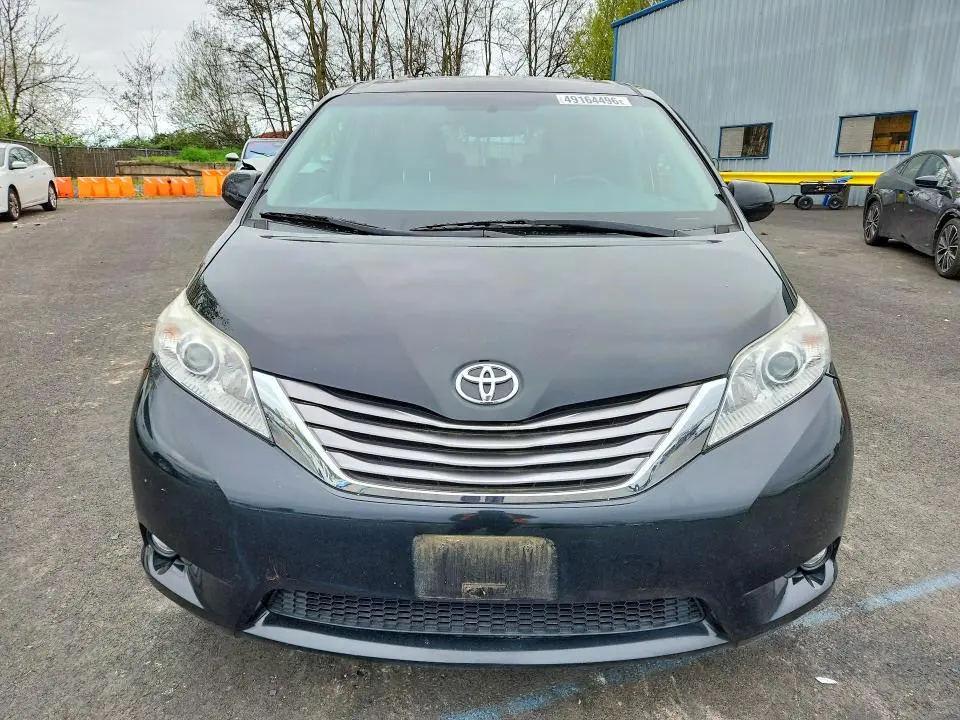 2017 TOYOTA SIENNA XLE 8-PASSENGER  