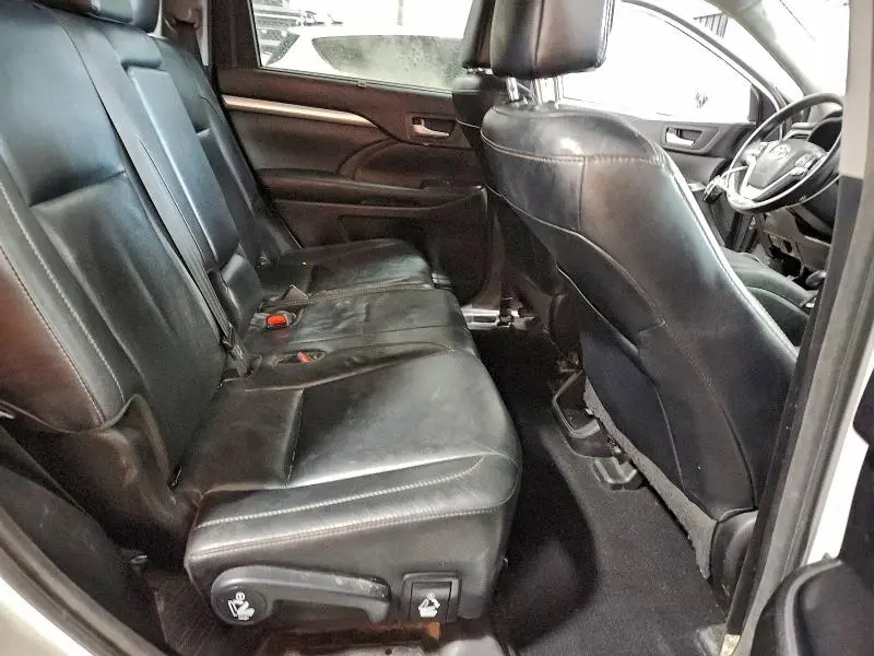 2018 TOYOTA HIGHLANDER SE  