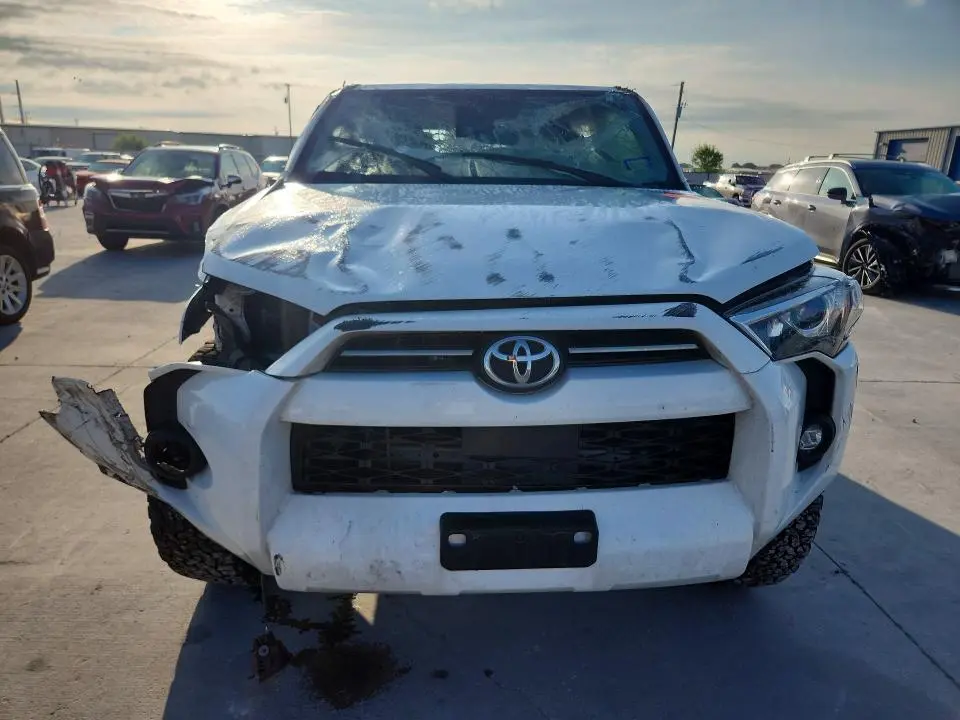 2023 TOYOTA 4RUNNER SR5  