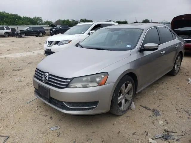 2013 VOLKSWAGEN PASSAT SE