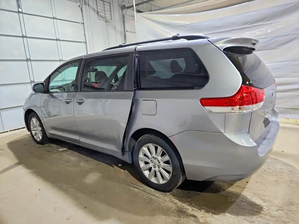 2011 TOYOTA SIENNA LE  
