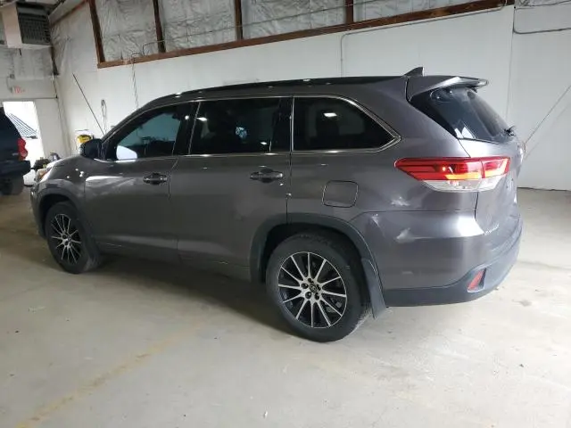 2017 TOYOTA HIGHLANDER SE  