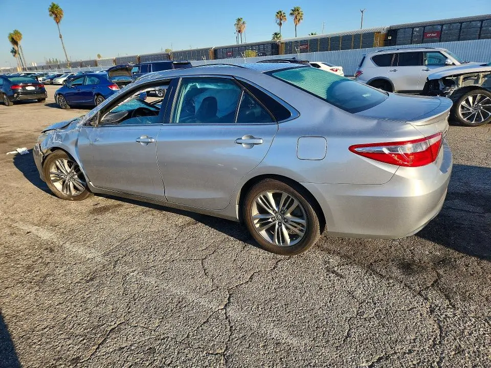 2015 TOYOTA CAMRY SE  