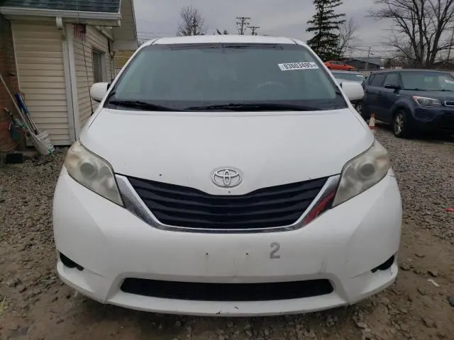 2012 TOYOTA SIENNA LE  
