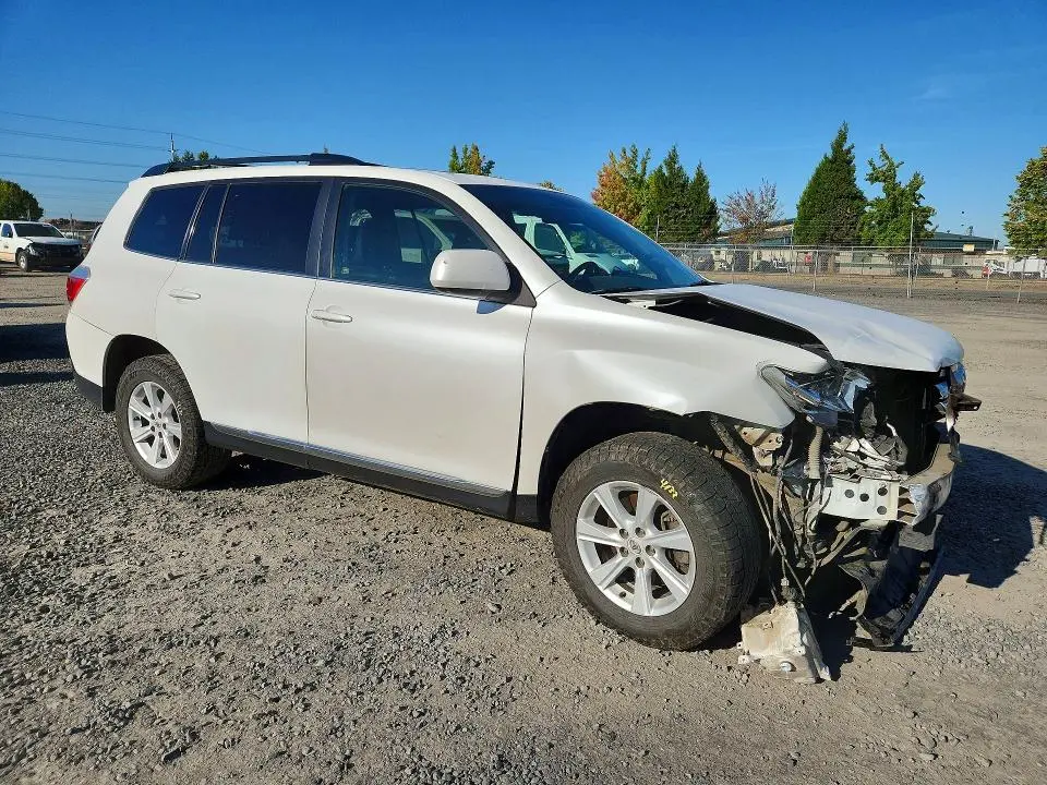 2011 TOYOTA HIGHLANDER SE  