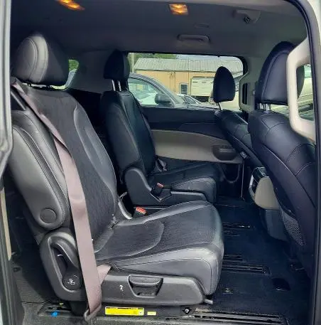 2025 KIA CARNIVAL EX  