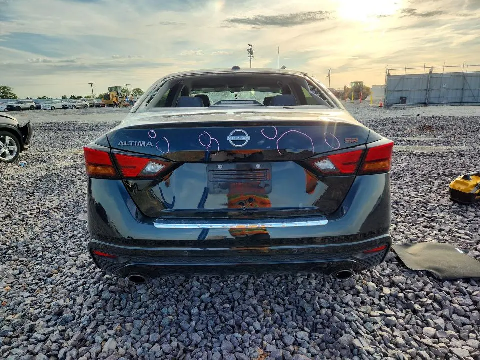 2023 NISSAN ALTIMA SR  