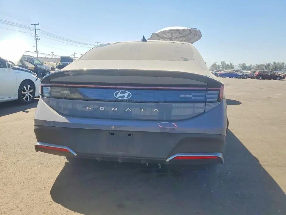 2025 HYUNDAI SONATA SE  