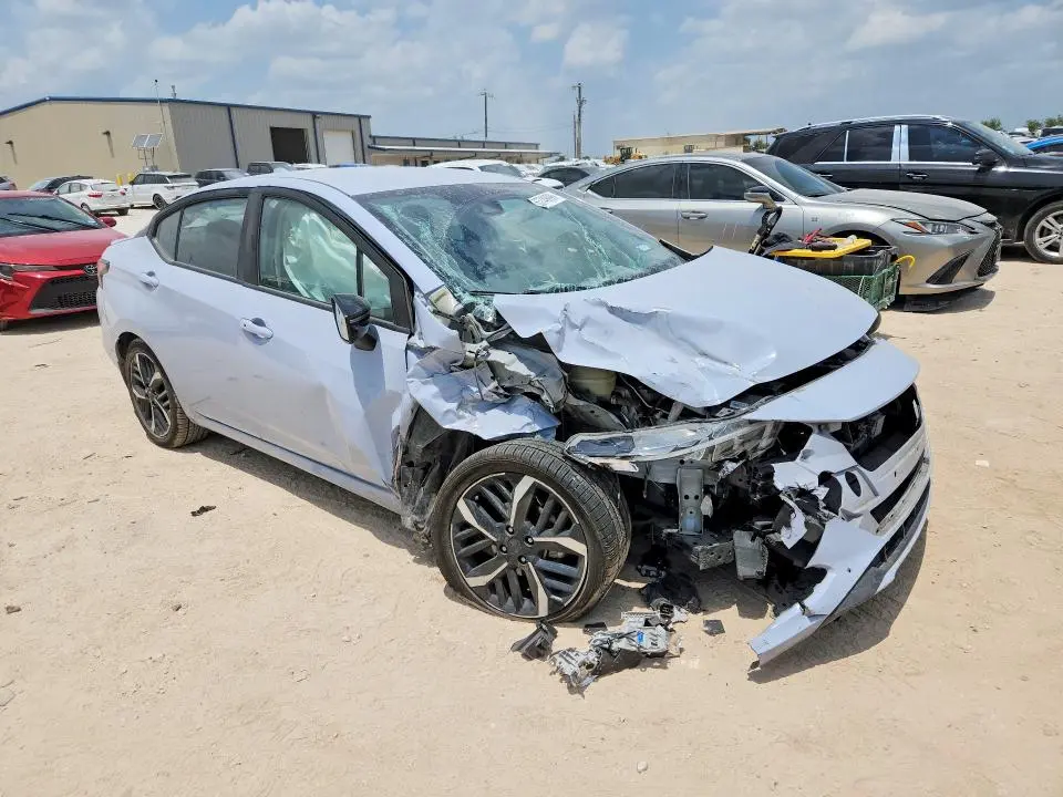 2023 NISSAN VERSA SR  