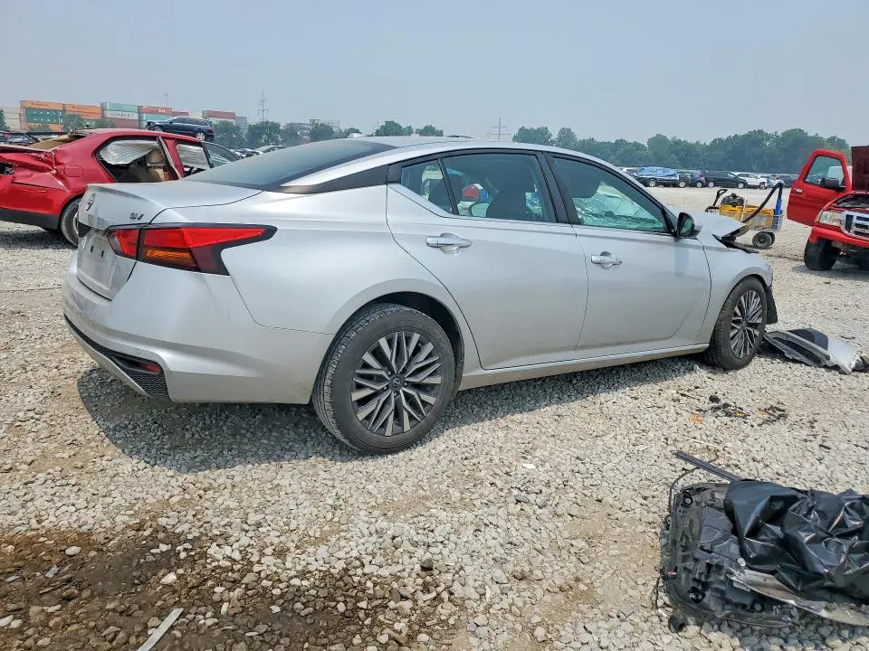 2023 NISSAN ALTIMA SV  