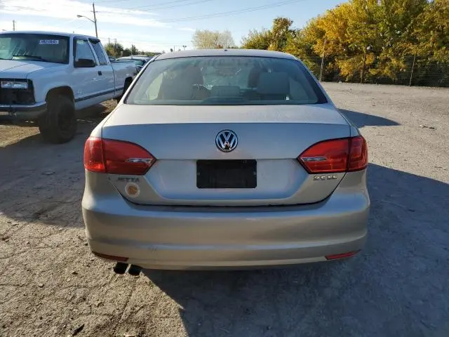 2013 VOLKSWAGEN JETTA SE  