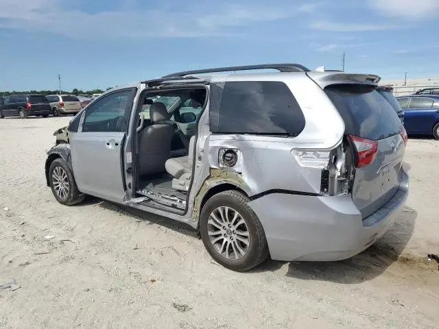 2018 TOYOTA SIENNA XLE  