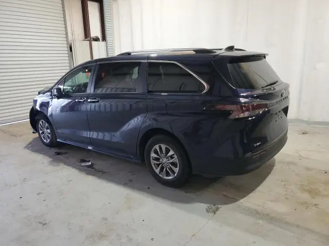 2025 TOYOTA SIENNA XLE  
