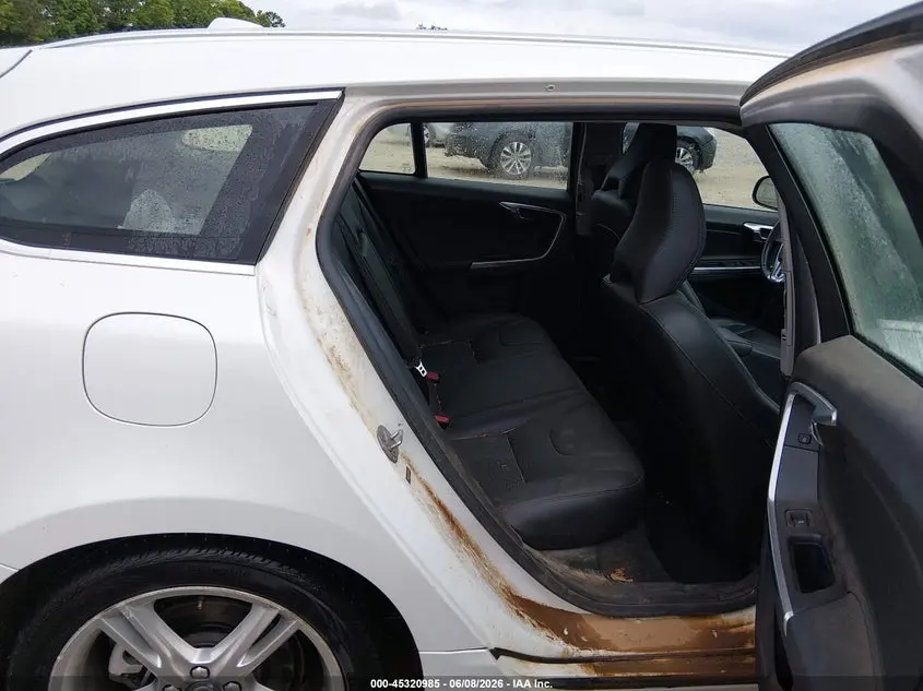 2016 VOLVO V60 T5 PLATINUM