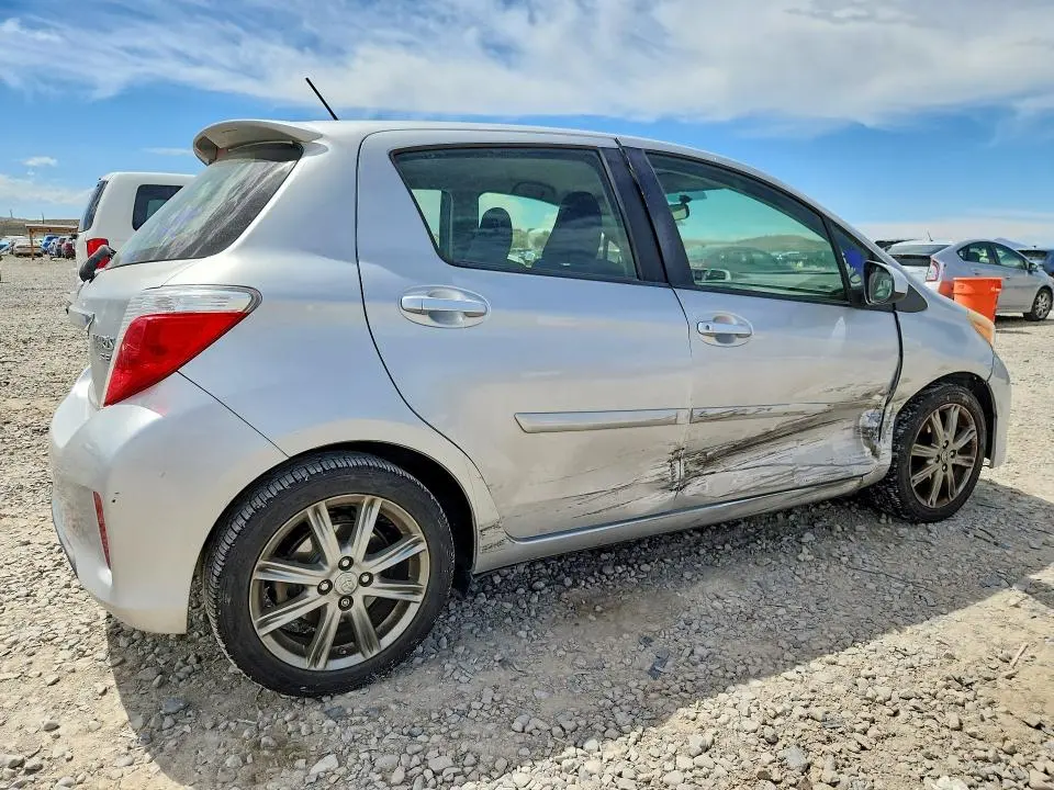 2013 TOYOTA YARIS 5-DOOR SE  