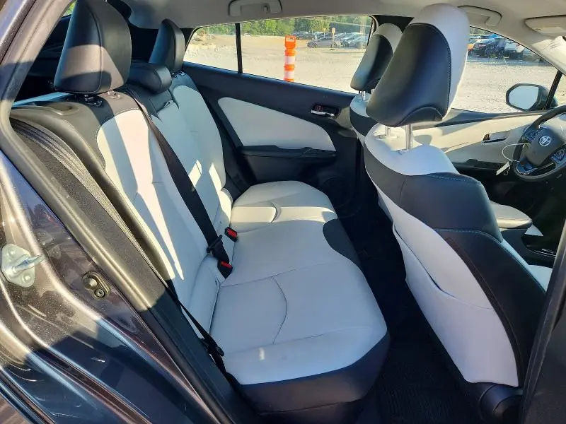 2019 TOYOTA PRIUS XLE  