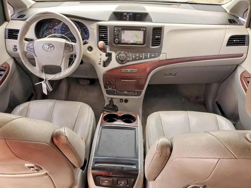 2013 TOYOTA SIENNA XLE 8-PASSENGER  