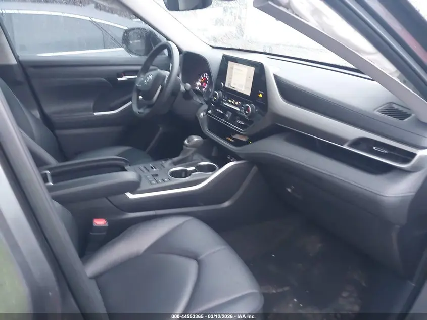 2024 TOYOTA HIGHLANDER XLE