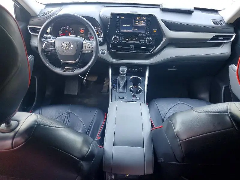 2021 TOYOTA HIGHLANDER LE  