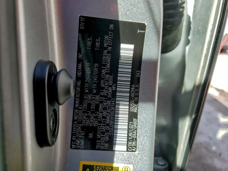 2017 TOYOTA HIGHLANDER SE  