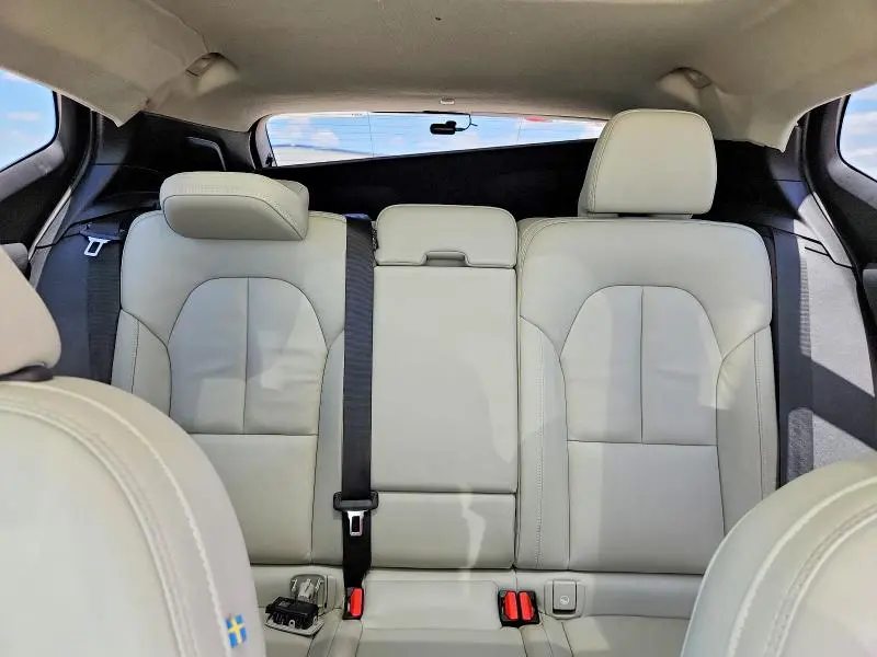 2023 VOLVO XC40 PLUS  