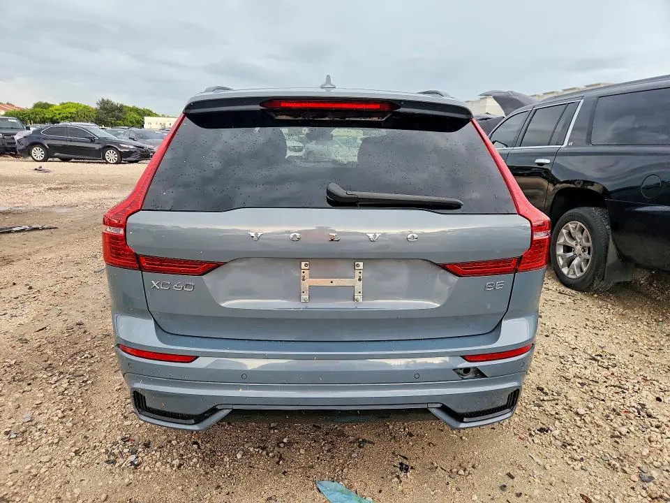 2022 VOLVO XC60 B5 R-DESIGN  