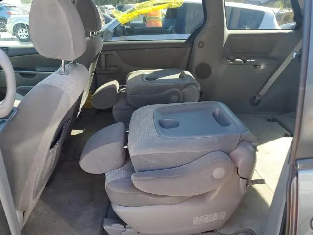 2010 TOYOTA SIENNA CE  
